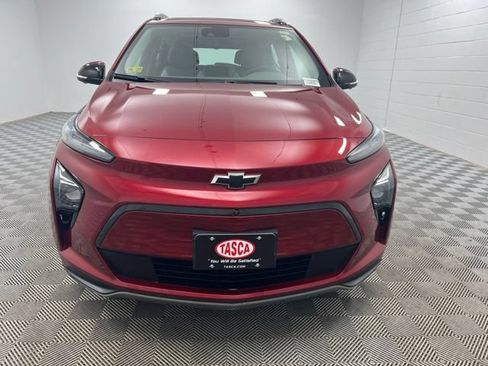Used 2023 Chevrolet Bolt EUV Premier w/ Sun & Sound Package FWD image 3