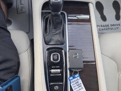 Used 2019 Volvo XC90 T6 Momentum w/ Advanced Package image 27