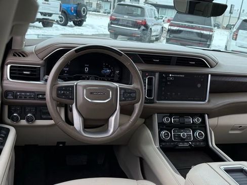 Used 2024 GMC Yukon XL Denali w/ Denali Reserve Package image 9