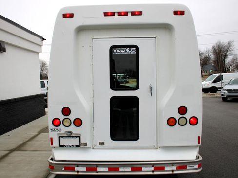 Used 2006 Ford E-350 and Econoline 350 Super Duty image 5