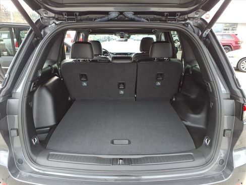 Used 2025 Jeep Grand Cherokee Limited image 13