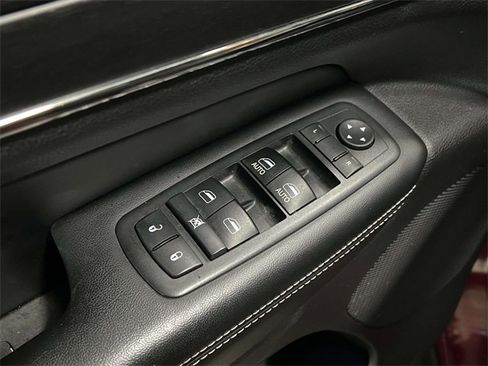 Used 2017 Jeep Grand Cherokee Limited w/ Luxury Group II image 17