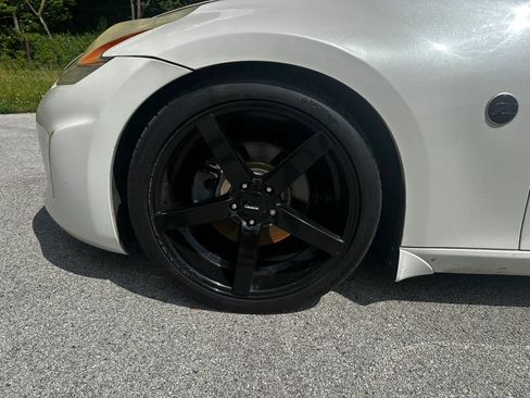 Used 2014 Nissan 370Z Touring RWD image 21