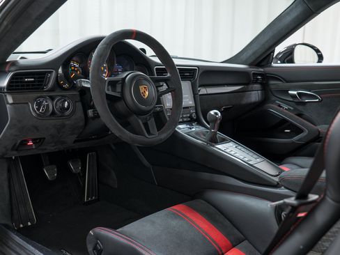 Certified 2018 Porsche 911 GT3 RWD image 4