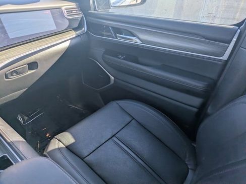 Used 2023 Jeep Wagoneer L Series III w/ Premium Group I image 13