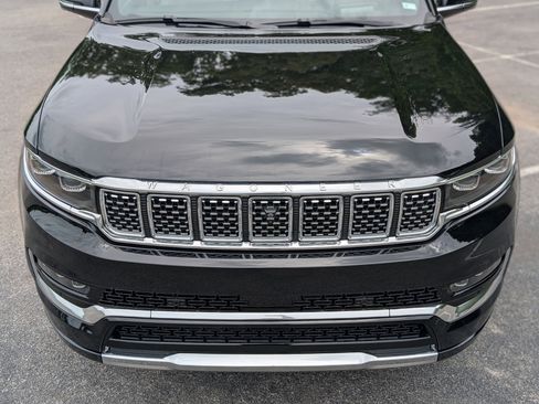 Used 2025 Jeep Grand Wagoneer 4WD image 12