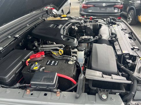 Used 2021 Jeep Gladiator Sport AWD/4WD image 40