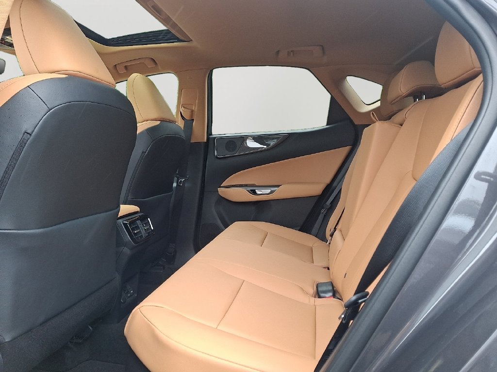 Used 2026 Lexus NX 350h AWD w/ Cold Area Package image 8