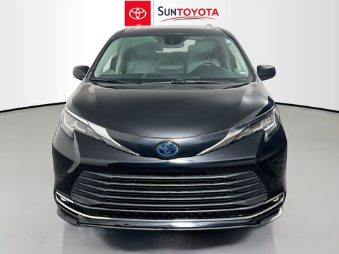 Used 2023 Toyota Sienna XLE FWD image 10