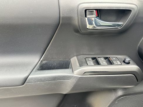 Used 2023 Toyota Tacoma 4x4 Double Cab image 11