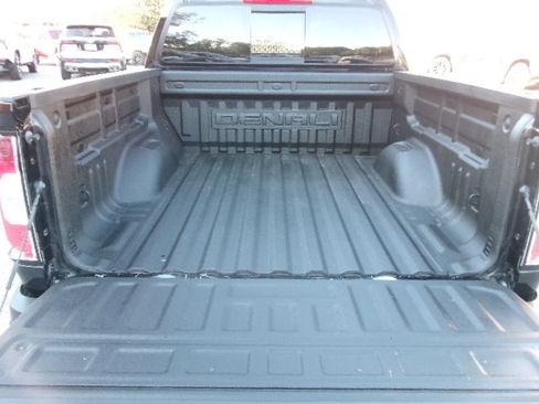 Used 2021 GMC Canyon Denali image 11