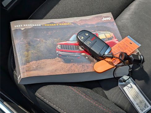 Used 2023 Jeep Renegade Trailhawk AWD/4WD image 22
