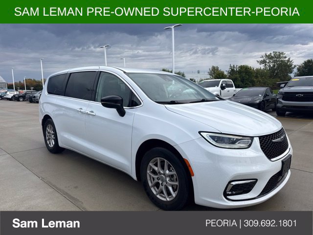 Used 2024 Chrysler Pacifica Touring-L FWD image 2