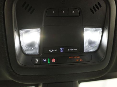 Used 2023 Chevrolet Traverse RS FWD image 16