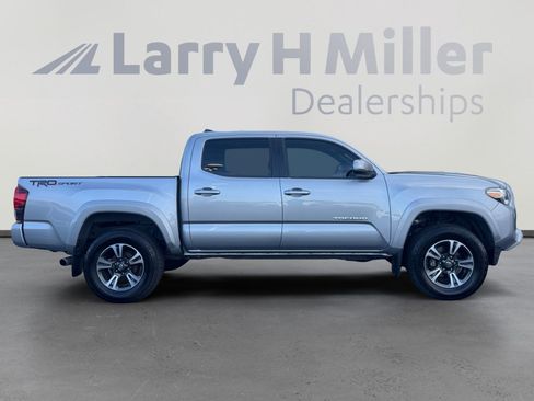 Used 2019 Toyota Tacoma TRD Sport w/ Technology Package image 6