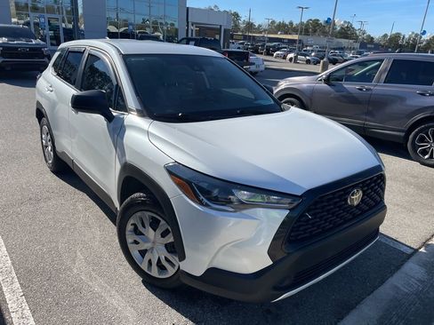 Used 2022 Toyota Corolla Cross L image 3