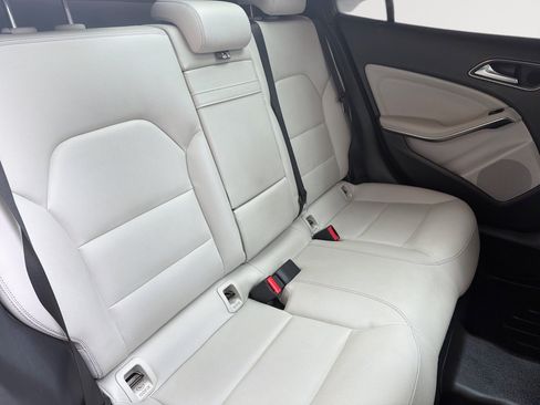 Used 2019 Mercedes-Benz GLA 250 4MATIC image 22