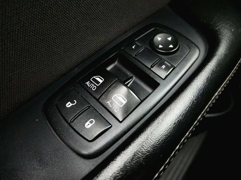 Used 2015 Dodge Challenger SXT RWD image 17