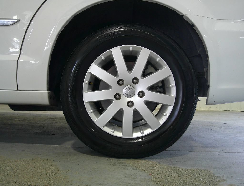Used 2014 Chrysler Town & Country Touring FWD image 11