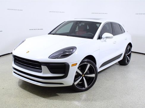 Used 2022 Porsche Macan AWD/4WD image 1