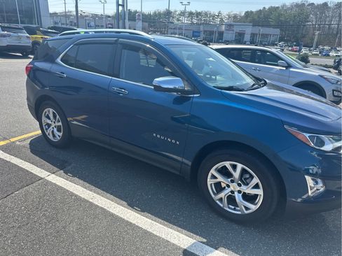 Used 2021 Chevrolet Equinox Premier image 2