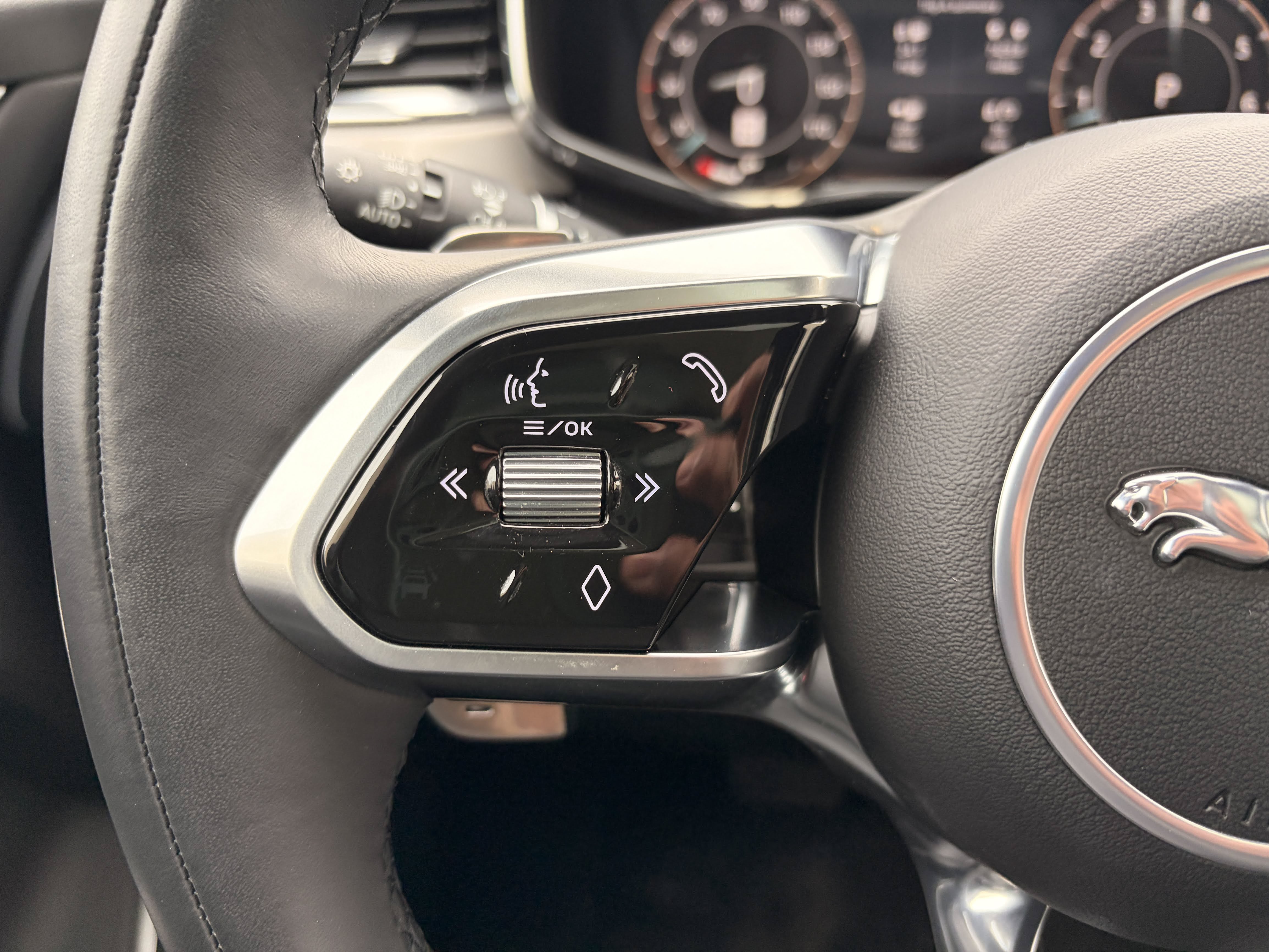 Used 2024 Jaguar F-PACE R-Dynamic S AWD/4WD image 19