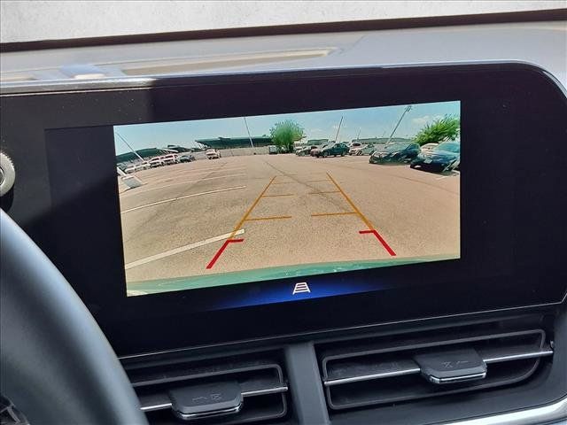 Used 2025 Chevrolet Trax LT w/ LT Convenience Package FWD image 13