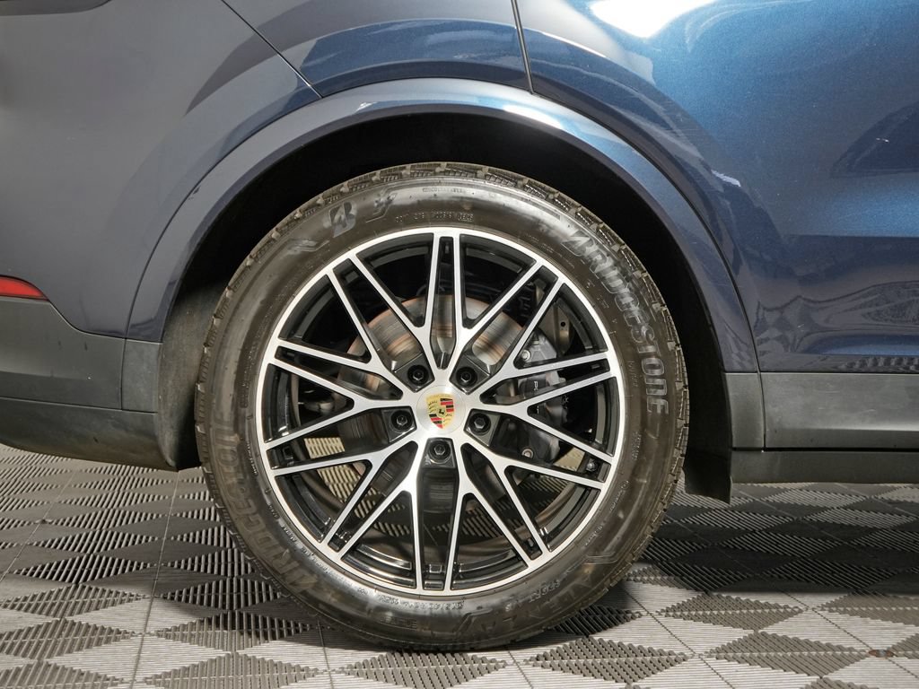 Certified 2024 Porsche Cayenne AWD/4WD image 15