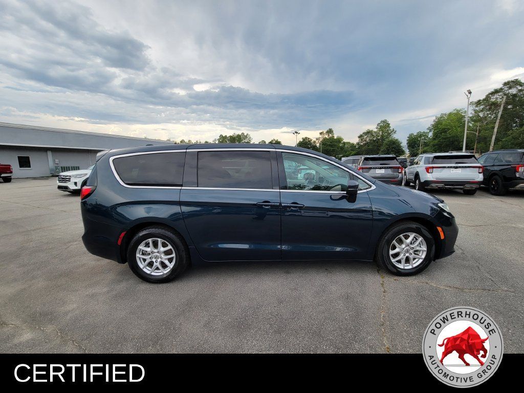Used 2023 Chrysler Pacifica Touring-L FWD image 8