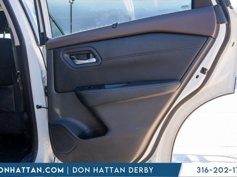 Used 2023 Nissan Rogue SV w/ SV Premium Package image 23