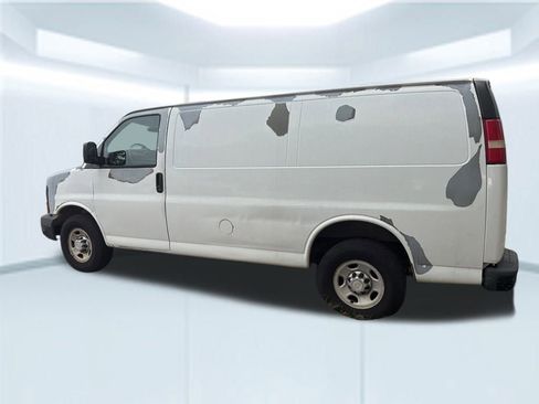 Used 2010 Chevrolet Express 2500 image 7
