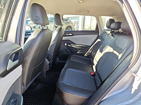 Used 2023 Volkswagen Taos SE image 9