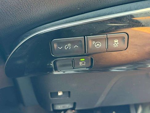 Used 2019 Toyota Prius XLE image 23