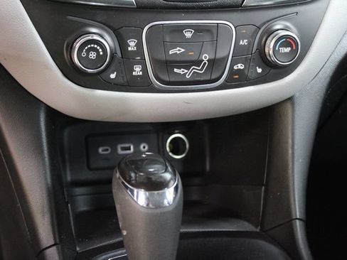 Used 2020 Chevrolet Equinox LS w/ LPO, Cargo Package AWD/4WD image 19