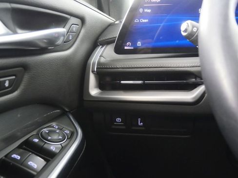 Used 2024 Cadillac XT4 Premium Luxury w/ Cold Weather Package image 21