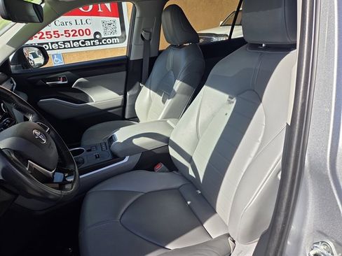 Used 2021 Toyota Highlander XLE image 6
