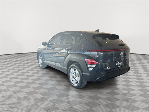 Used 2024 Hyundai Kona SE image 8
