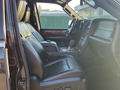 Used 2017 Lincoln Navigator L Select image 12