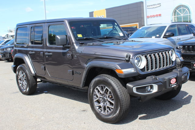 Used 2025 Jeep Wrangler Unlimited Sahara AWD/4WD image 1