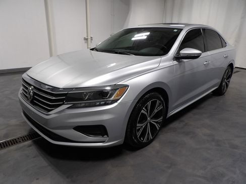 Used 2021 Volkswagen Passat 2.0T SE image 4