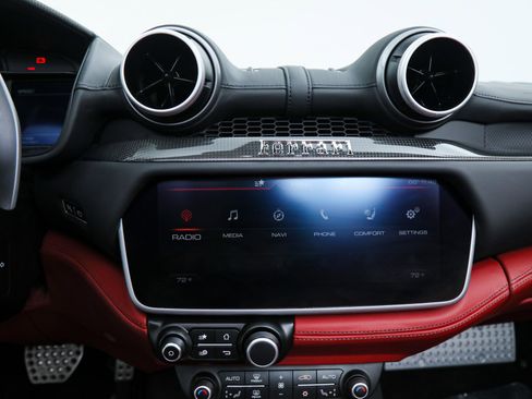 Certified 2019 Ferrari Portofino image 37