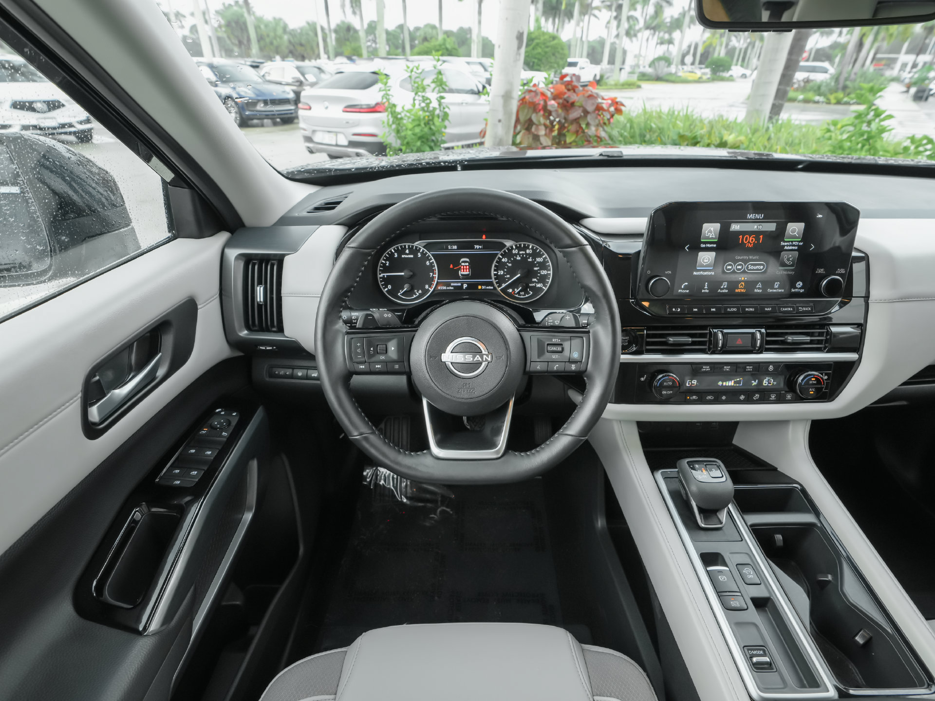 Used 2025 Nissan Pathfinder SL FWD image 12