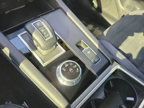 Used 2024 Mitsubishi Outlander SE image 34