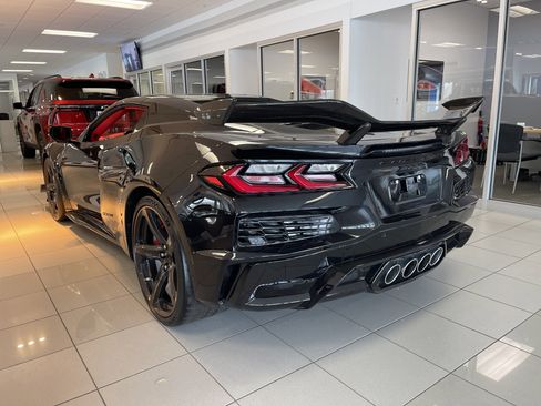 Used 2024 Chevrolet Corvette Z06 w/ Z07 Performance Package image 4