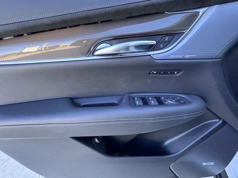 New 2025 Cadillac XT6 Premium Luxury w/ Platinum Package image 13