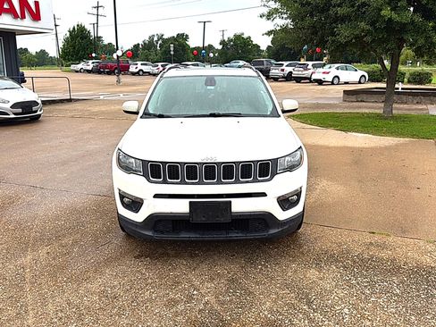 Used 2020 Jeep Compass Latitude w/ Popular Equipment Group FWD image 3