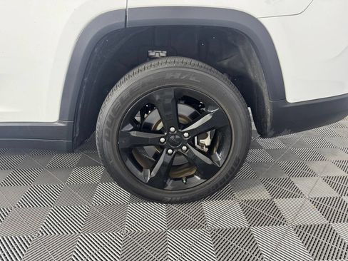 Used 2023 Jeep Grand Cherokee L Laredo AWD/4WD image 14