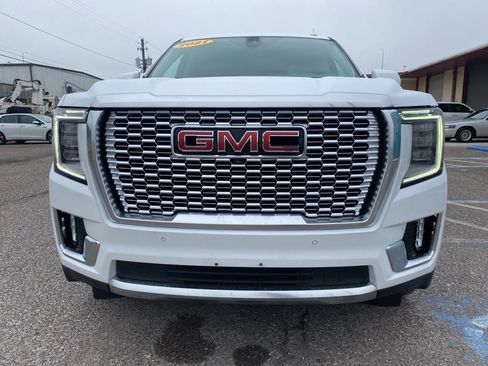 Used 2021 GMC Yukon XL Denali w/ Denali Premium Package image 8