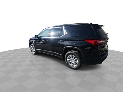Used 2020 Chevrolet Traverse LT w/ Driver Confidence II Package image 6