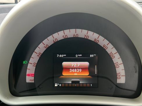 Used 2017 smart fortwo pure RWD image 9